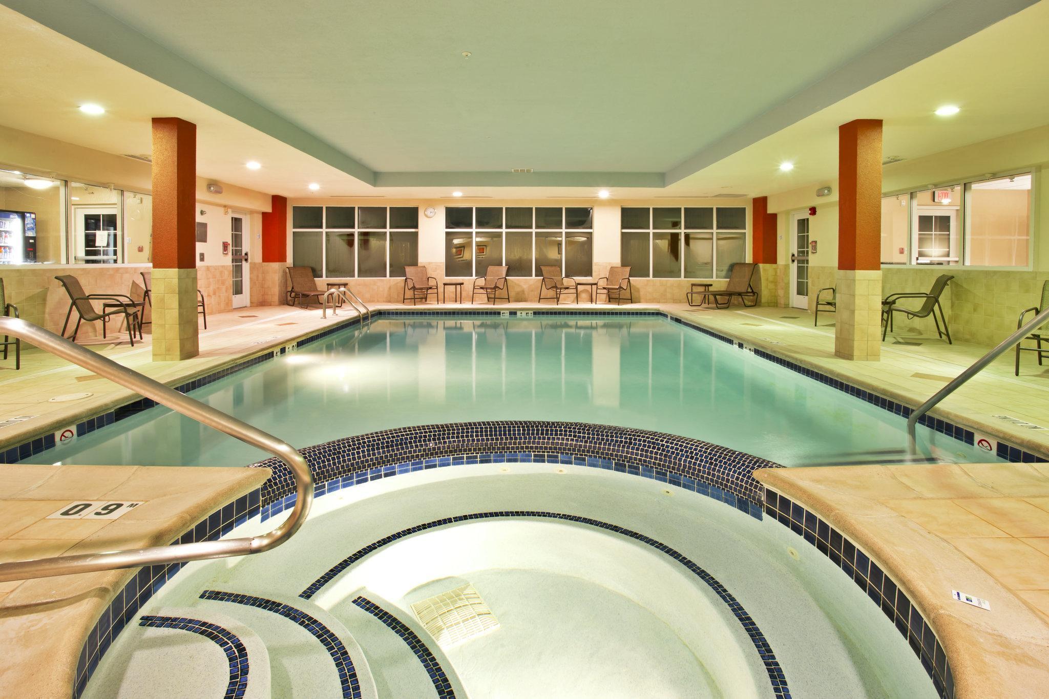 Holiday Inn Express Hotel & Suites Grand Rapids-North By Ihg Walker Dış mekan fotoğraf