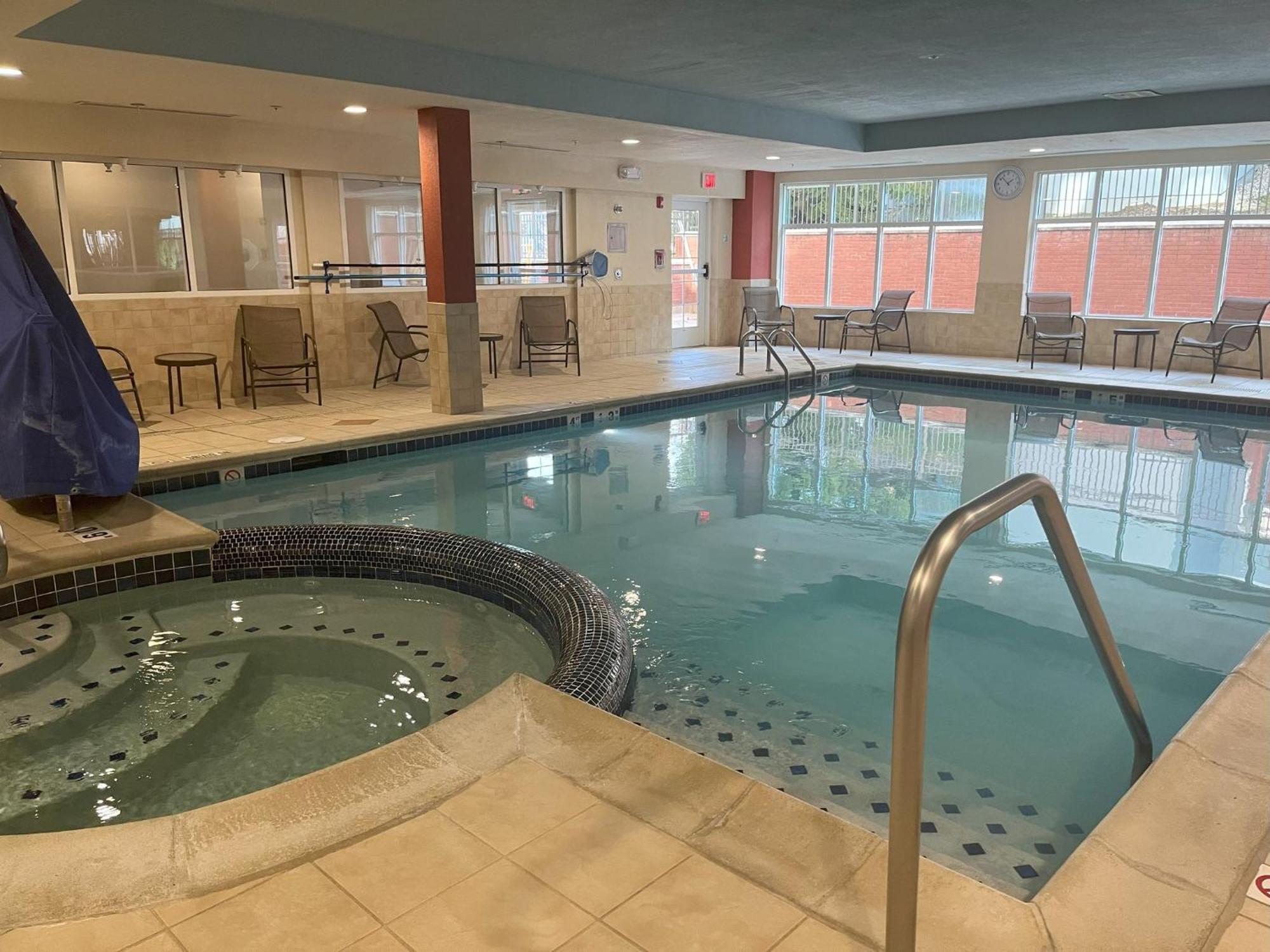 Holiday Inn Express Hotel & Suites Grand Rapids-North By Ihg Walker Dış mekan fotoğraf