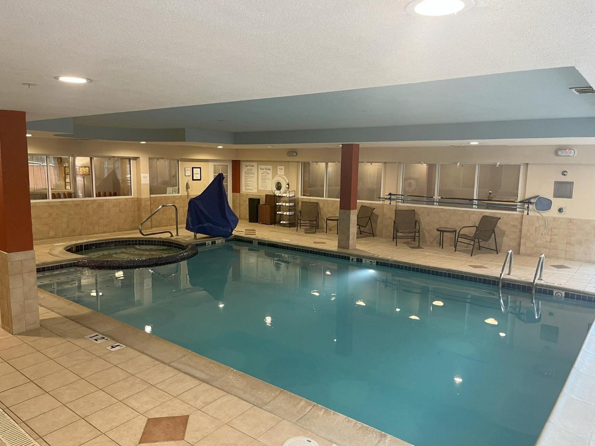 Holiday Inn Express Hotel & Suites Grand Rapids-North By Ihg Walker Dış mekan fotoğraf