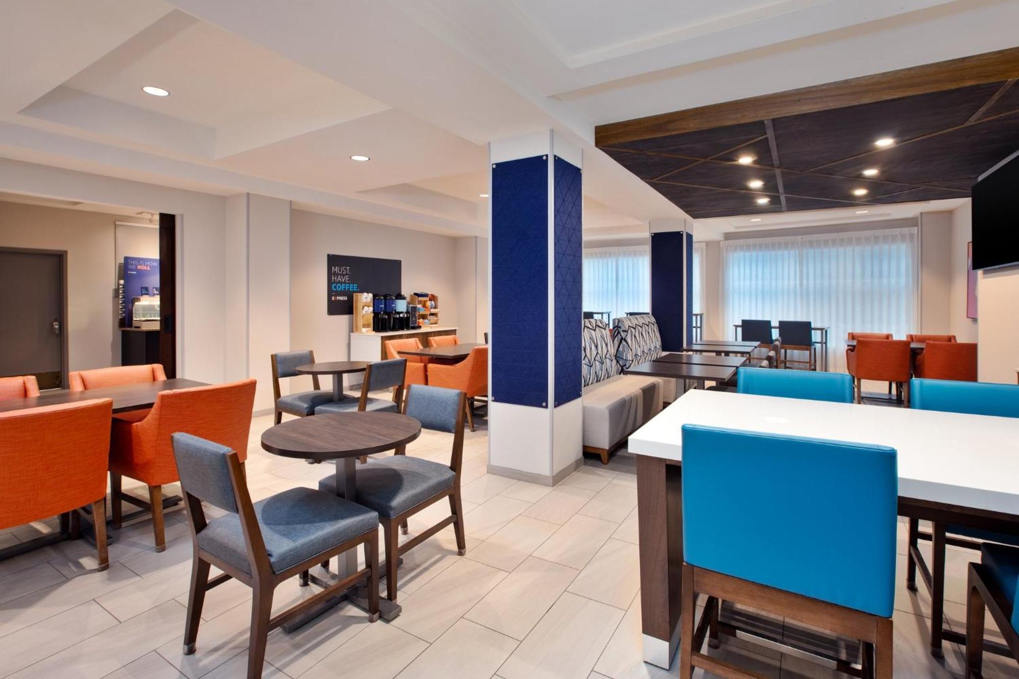 Holiday Inn Express Hotel & Suites Grand Rapids-North By Ihg Walker Dış mekan fotoğraf