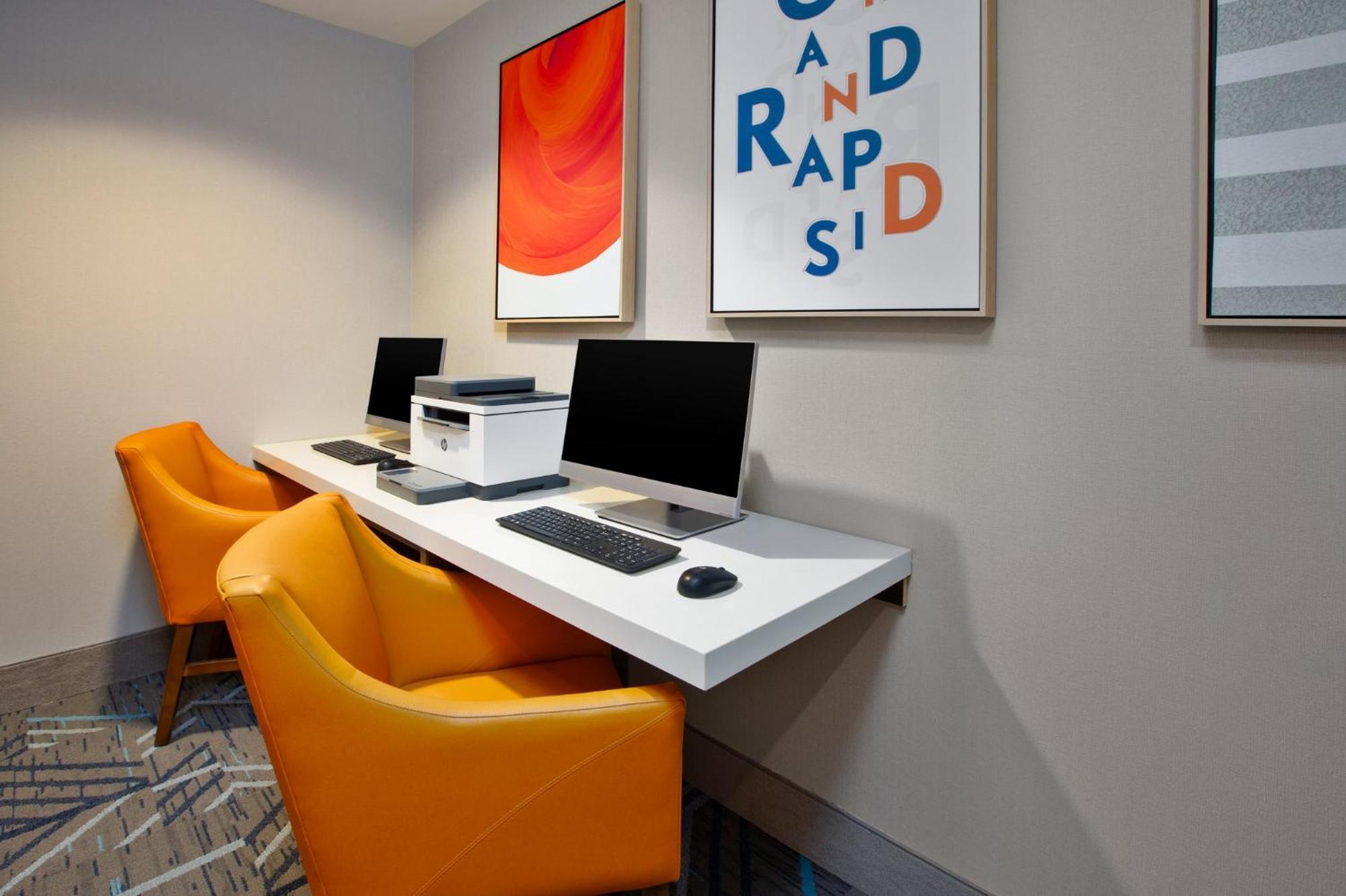Holiday Inn Express Hotel & Suites Grand Rapids-North By Ihg Walker Dış mekan fotoğraf