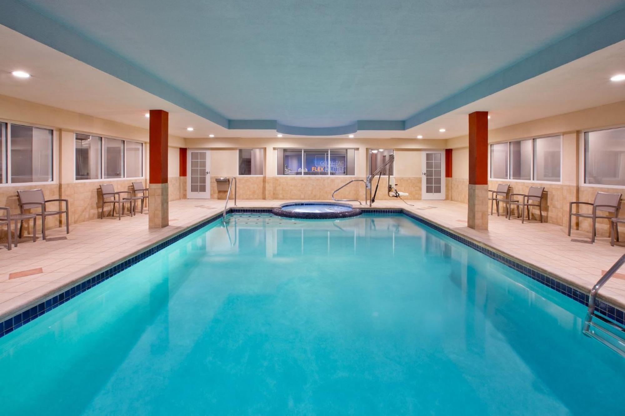 Holiday Inn Express Hotel & Suites Grand Rapids-North By Ihg Walker Dış mekan fotoğraf