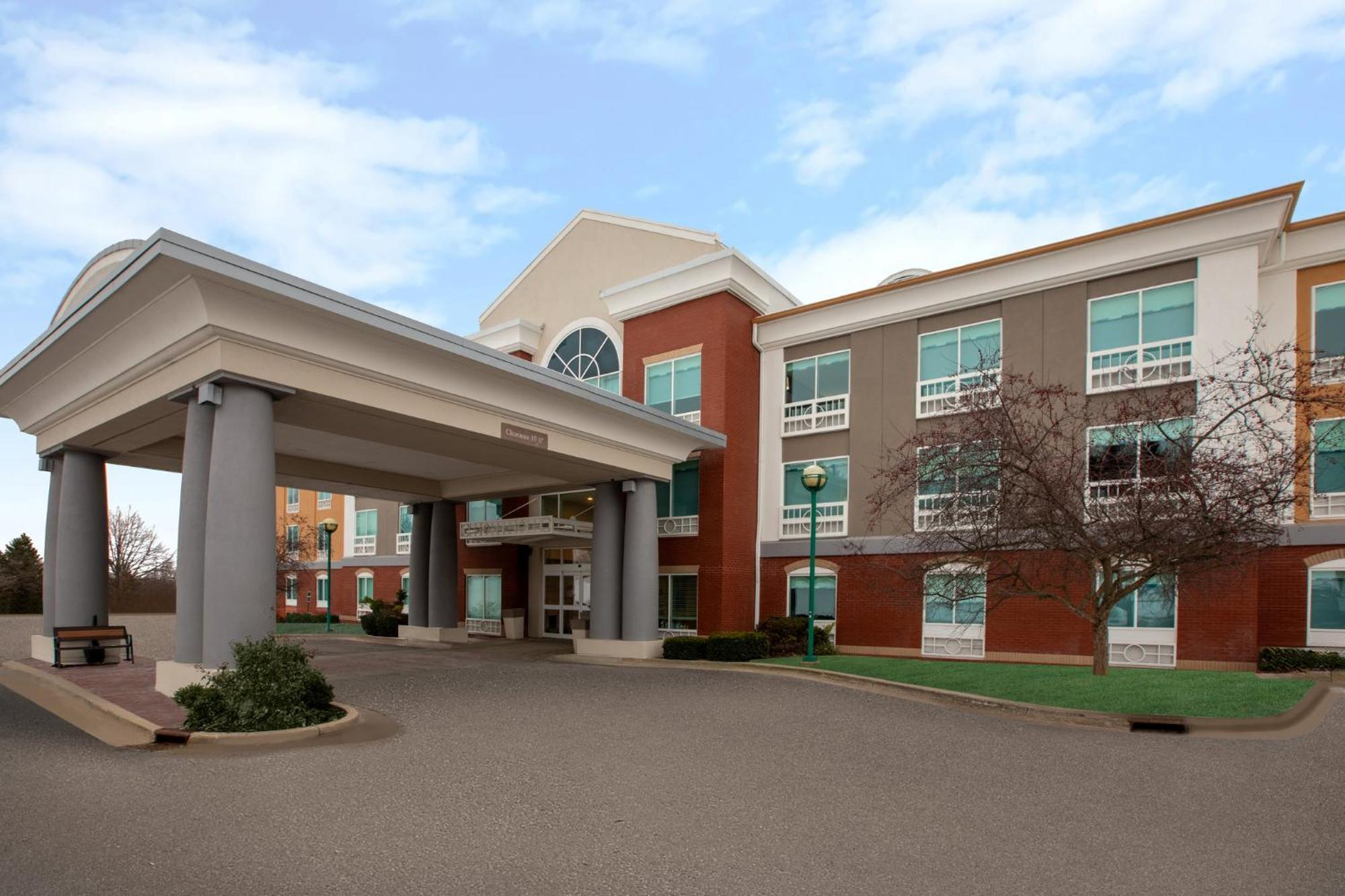 Holiday Inn Express Hotel & Suites Grand Rapids-North By Ihg Walker Dış mekan fotoğraf
